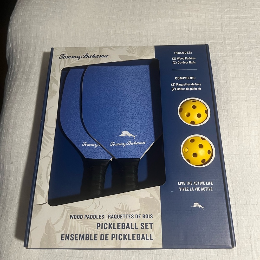 Tommy Bahama Pickleball Set